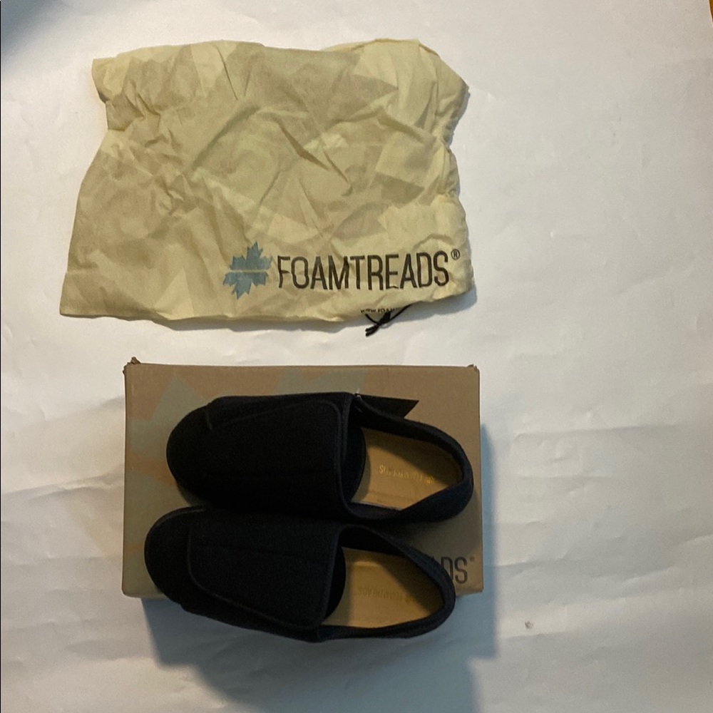 Ladies Velcro slippers Foamtreads size 9 used great condition